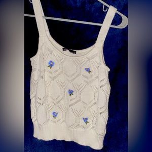 “Nikkak” white crotchet top